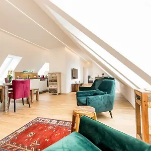 Grosse Dachgeschosswohnung Im Herzen Von Apartment Graz